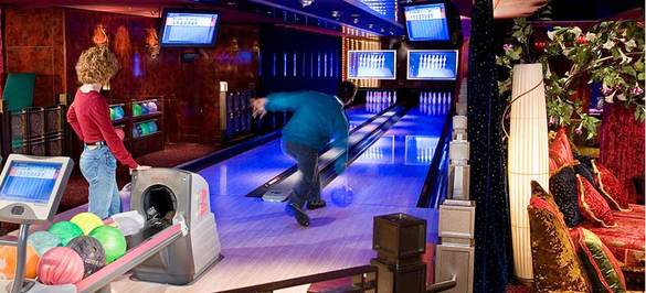 Norwegian Pearl Bowling.jpg